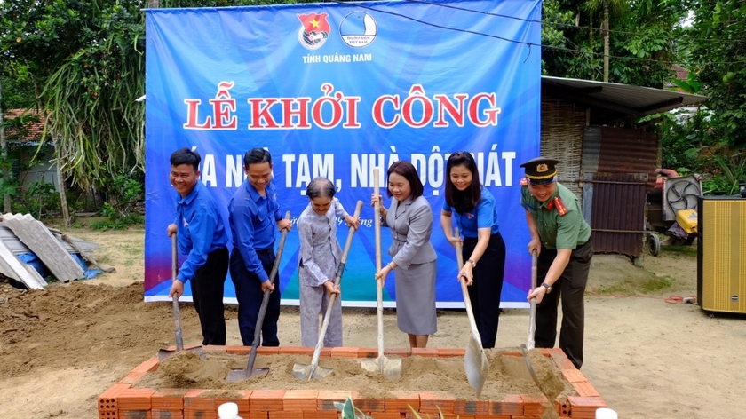 Thủ tướng: Phấn đấu trong năm 2025 hoàn thành 3 nhiệm vụ về hỗ trợ nhà ở, xóa nhà tạm, nhà dột nát - Ảnh 1.