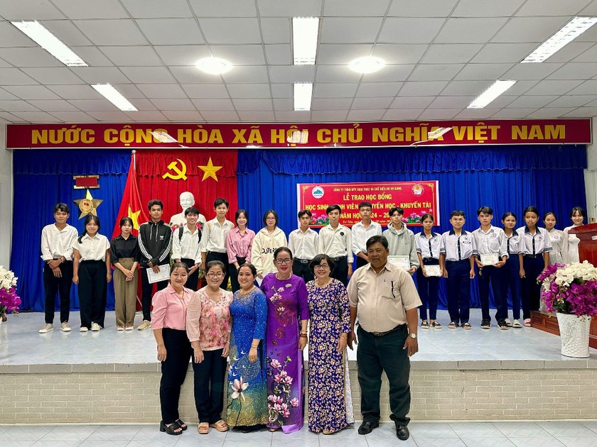 Chăm lo khuyến học, khuyến tài tại huyện có tỷ lệ hộ nghèo, cận nghèo cao nhất tỉnh An Giang - Ảnh 1.