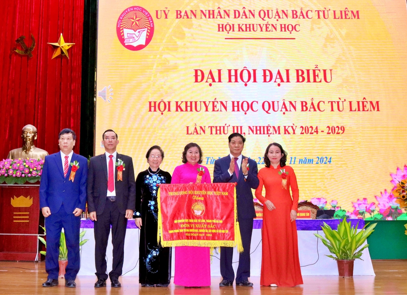 Chủ tịch Hội Khuyến học Việt Nam Nguyễn Thị Doan dự Đại hội Hội Khuyến học quận Bắc Từ Liêm - Ảnh 1.