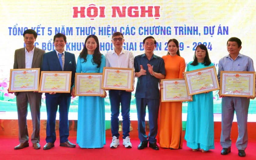 Quảng Trị: Gần 80 tỉ học bổng trao tặng tới học sinh, sinh viên hiếu học - Ảnh 2.