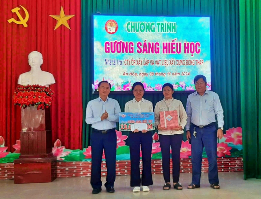 Hội Khuyến học tỉnh Đồng Tháp trao học bổng Gương sáng hiếu học cho học sinh Hồ Như Ngọc - Ảnh 1.