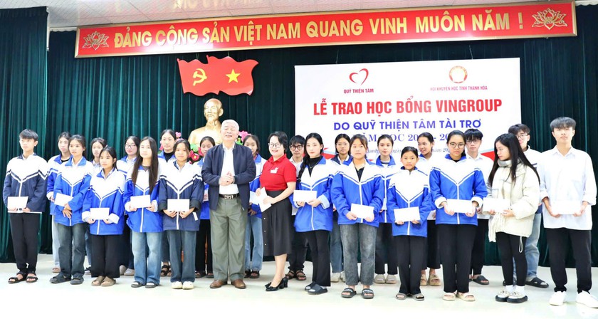 Trao học bổng Quỹ Thiện Tâm của Tập đoàn Vingroup cho học sinh, sinh viên Thanh Hoá - Ảnh 4.