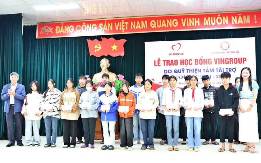 Trao học bổng Quỹ Thiện Tâm của Tập đoàn Vingroup cho học sinh, sinh viên Thanh Hoá - Ảnh 3.