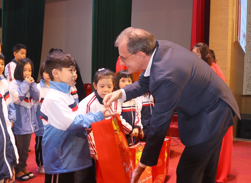 Hội Khuyến học thành phố Hải Phòng trao 560 suất quà, học bổng tặng học sinh dịp Tết Nguyên đán- Ảnh 2.