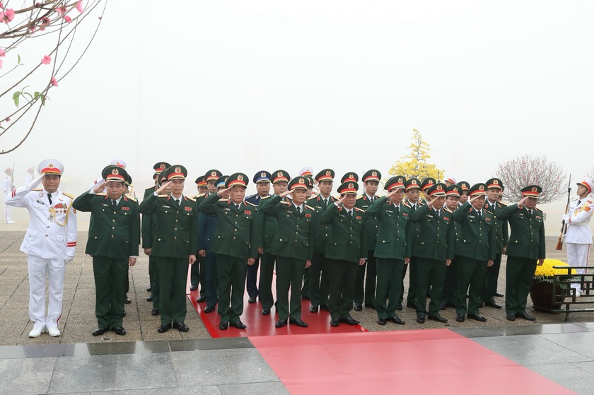 Lãnh đạo Đảng, Nhà nước vào Lăng viếng Chủ tịch Hồ Chí Minh nhân ngày thành lập Đảng- Ảnh 4.