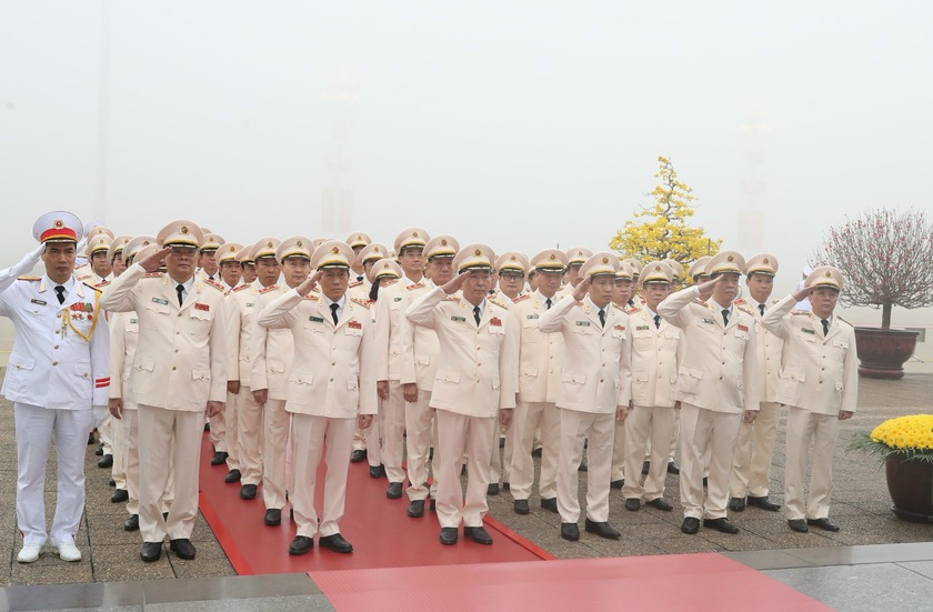 Lãnh đạo Đảng, Nhà nước vào Lăng viếng Chủ tịch Hồ Chí Minh nhân ngày thành lập Đảng- Ảnh 5.