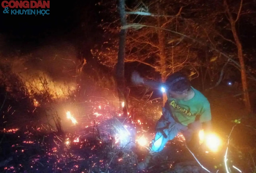 Cháy rừng ở Sa Pa: Điểm cháy cuối cùng treo ngang  vách núi cao đã bị khống chế- Ảnh 7.