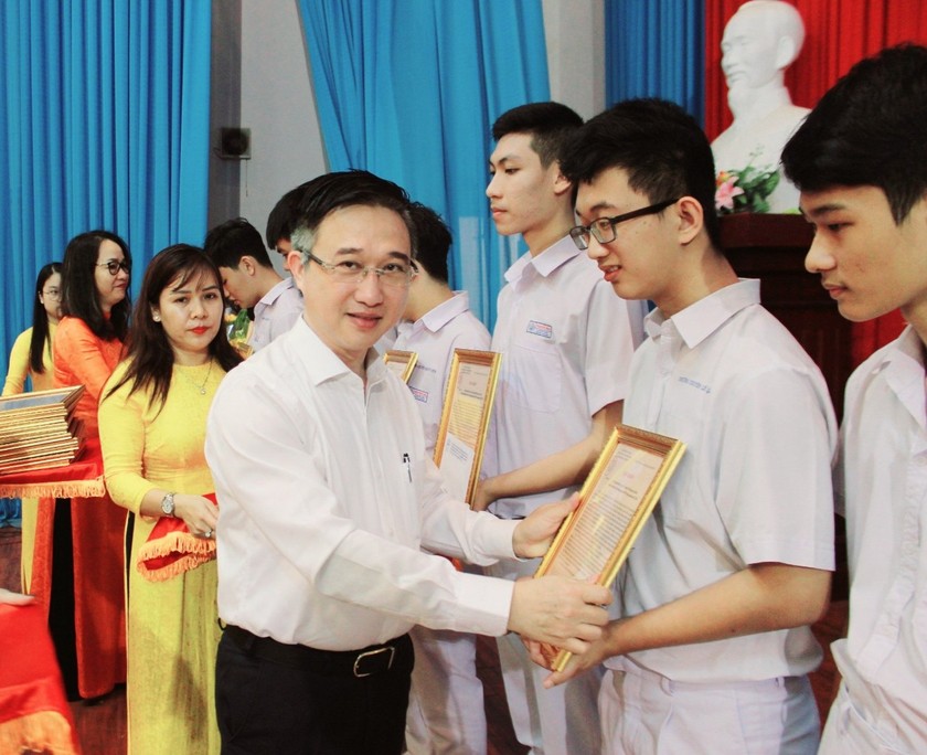 Hội Khuyến học tỉnh Bà Rịa - Vũng Tàu trao 78 triệu đồng khen thưởng học sinh giỏi cấp quốc gia- Ảnh 4.