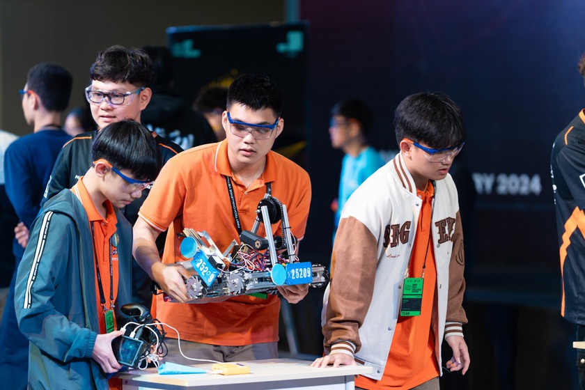 Học sinh tự chế tạo robot, tranh suất dự giải FTC toàn cầu tại Mỹ- Ảnh 1.