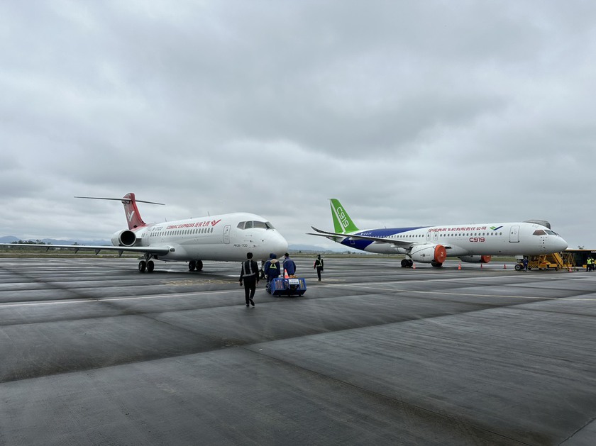 Quảng Ninh: Đón 2 máy bay đầu tiên tham gia Triển lãm máy bay thương mại Comac Airshow - Ảnh 1.