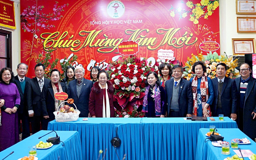 Trung ương Hội Khuyến học Việt Nam chúc mừng các y bác sĩ nhân Ngày Thầy thuốc Việt Nam- Ảnh 2.