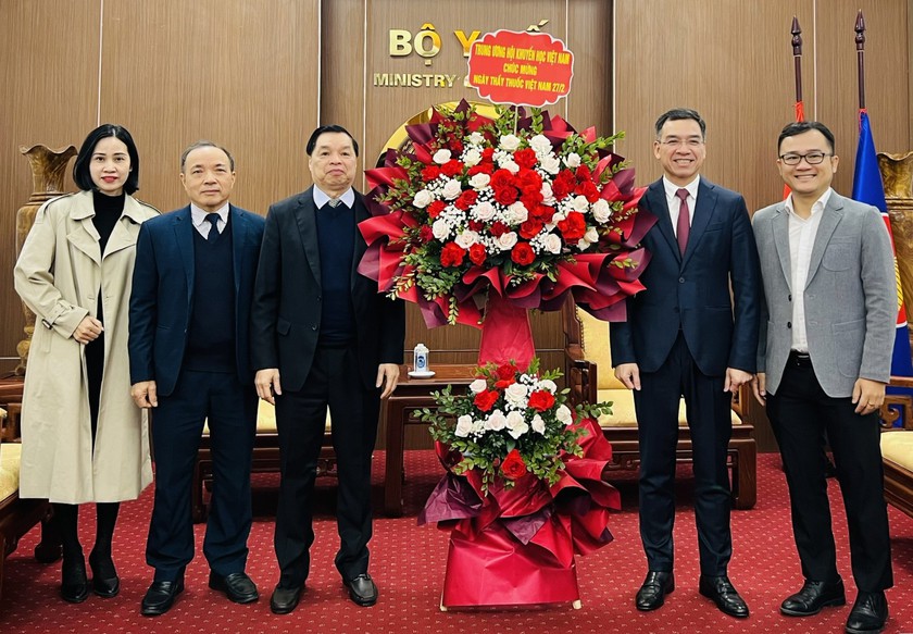 Trung ương Hội Khuyến học Việt Nam chúc mừng các y bác sĩ nhân Ngày Thầy thuốc Việt Nam- Ảnh 8.