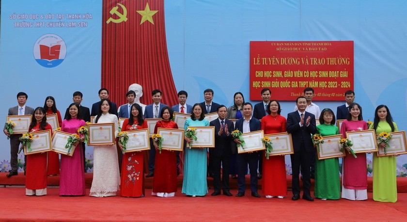 Hội Khuyến học tỉnh Thanh Hóa trao hơn 146 triệu đồng tặng học sinh đoạt giải quốc gia- Ảnh 4.
