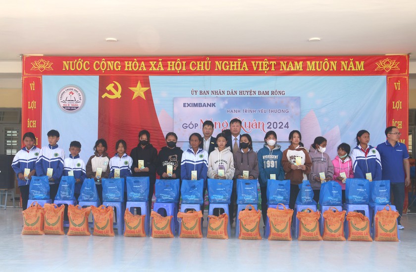 Hội Khuyến học tỉnh Lâm Đồng trao 500 phần quà Tết tặng học sinh khuyết tật, mồ côi, hộ nghèo- Ảnh 3.