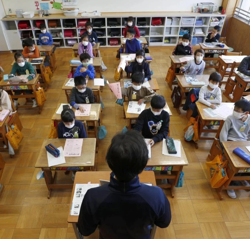 Trong môi trường giáo dục vốn nổi tiếng khắt khe của Nhật Bản, giáo viên thường được kỳ vọng sẽ đóng vai trò là hình mẫu cho học sinh Do đó, theo Ủy ban Giáo dục tỉnh Hyogo, việc sa thải hiệu trưởng là hoàn toàn hợp lý. Ảnh minh hoạ từ SCMP