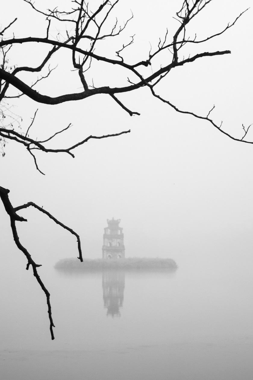 Hình ảnh Hà Nội khác lạ trong sương mù trắng xoá- Ảnh 1.