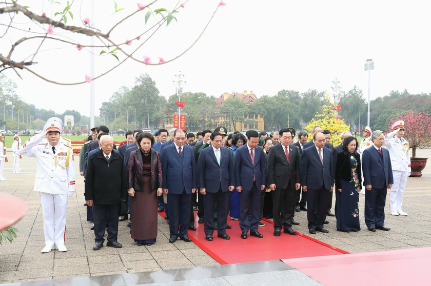 Lãnh đạo Đảng, Nhà nước vào Lăng viếng Chủ tịch Hồ Chí Minh nhân dịp Tết Nguyên đán 2024- Ảnh 2.