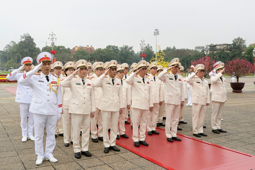 Lãnh đạo Đảng, Nhà nước vào Lăng viếng Chủ tịch Hồ Chí Minh nhân dịp Tết Nguyên đán 2024- Ảnh 5.