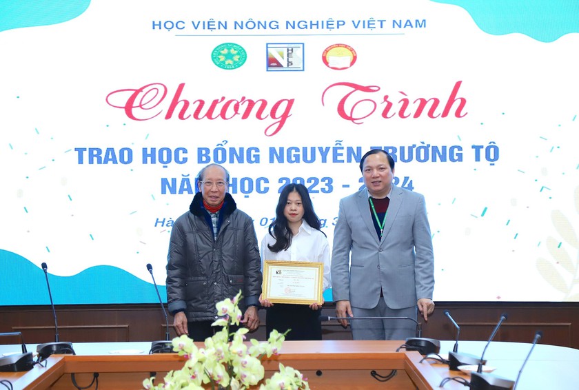 Trao 11 suất học bổng Nguyễn Trường Tộ tặng sinh viên Học viện Nông nghiệp Việt Nam- Ảnh 4.