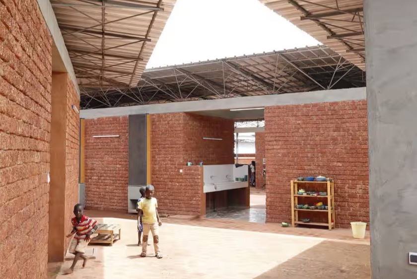 Cách Burkina Faso xây dựng trường học mát mẻ dưới cái nóng 40 độ C- Ảnh 3.