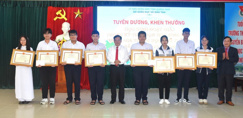 Quảng Nam: Khen thưởng 71 học sinh đoạt giải học sinh giỏi quốc gia- Ảnh 3.