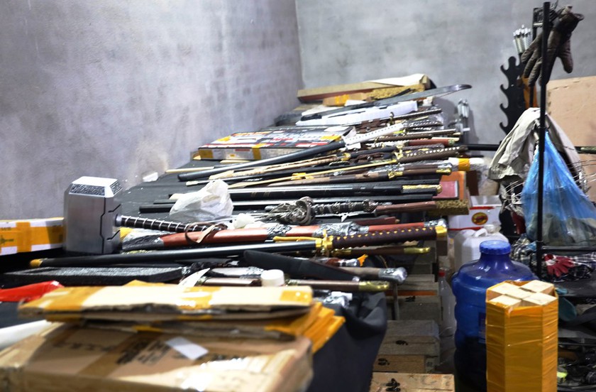 Lào Cai: Bắt 4 đối tượng tàng trữ, mua bán trái phép vũ khí quân dụng- Ảnh 5.