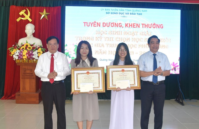 Quảng Nam: Khen thưởng 71 học sinh đoạt giải học sinh giỏi quốc gia- Ảnh 1.