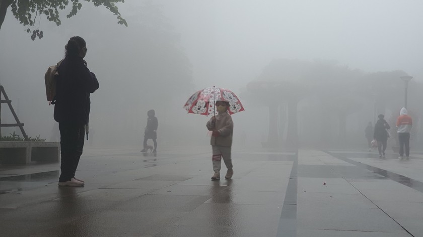Thời tiết ngày 17/3: Hà Nội và các tỉnh Đông Bắc Bộ chìm trong mưa phùn, sương mù- Ảnh 1.
