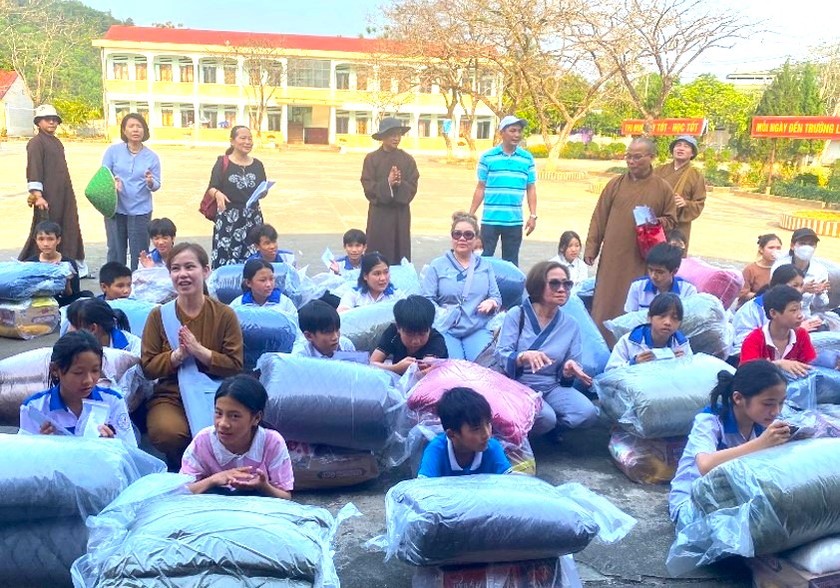 Hội Khuyến học tỉnh Hà Giang vận động trên 1 tỉ đồng giúp người dân, giáo viên, học sinh khó khăn- Ảnh 2.