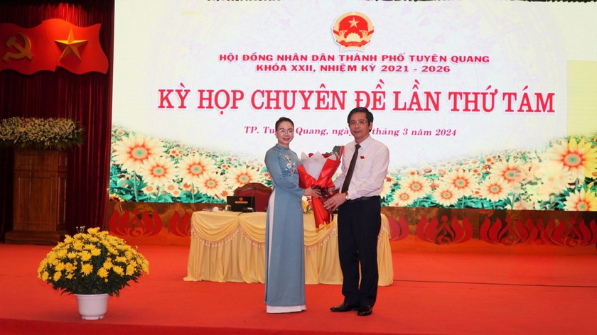 Nữ Hiệu phó giữ chức Phó Chủ tịch Ủy ban nhân dân thành phố Tuyên Quang- Ảnh 1.