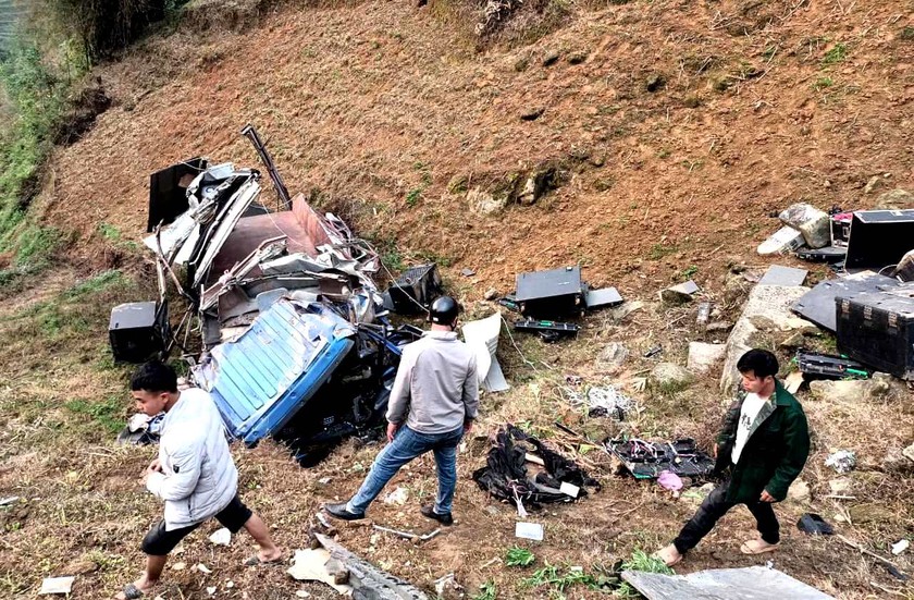 Lào Cai: Xe tải rơi xuống vực sâu, 4 người bị thương- Ảnh 3.