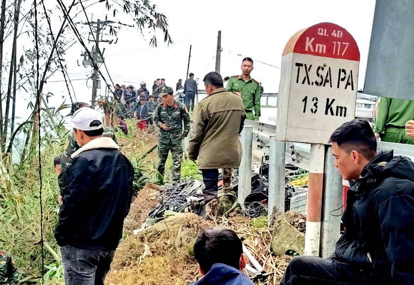 Lào Cai: Xe tải rơi xuống vực sâu, 4 người bị thương- Ảnh 2.