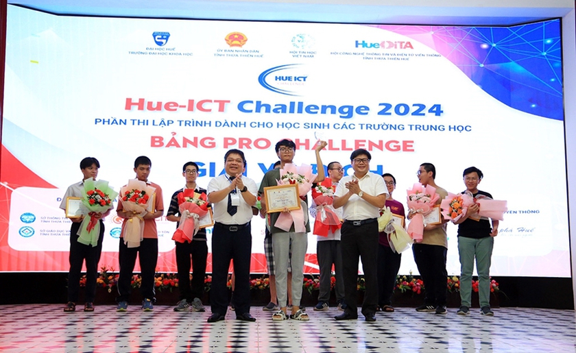 Trao 289 giải thưởng cuộc thi lập trình "Hue – ICT Challenge - 2024" dành cho học sinh Trung học- Ảnh 1.