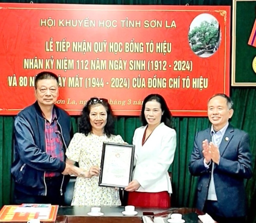 Hội Khuyến học tỉnh Sơn La tiếp nhận 80 triệu đồng vào Quỹ học bổng Tô Hiệu- Ảnh 2.