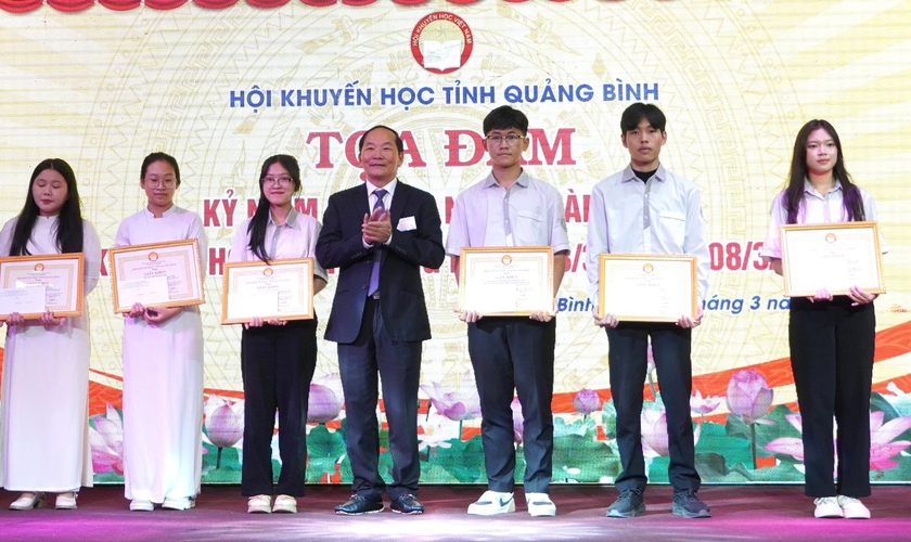 25 năm thành lập Hội Khuyến học tỉnh Quảng Bình: Hơn 1,4 triệu học bổng trị giá trên 700 tỉ đồng được trao tặng- Ảnh 7.