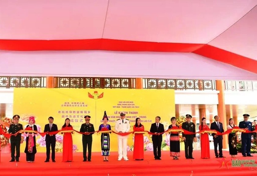 Bộ trưởng Bộ Quốc phòng Việt Nam và Trung Quốc dự Lễ khánh thành Nhà văn hóa hữu nghị Việt - Trung- Ảnh 1.