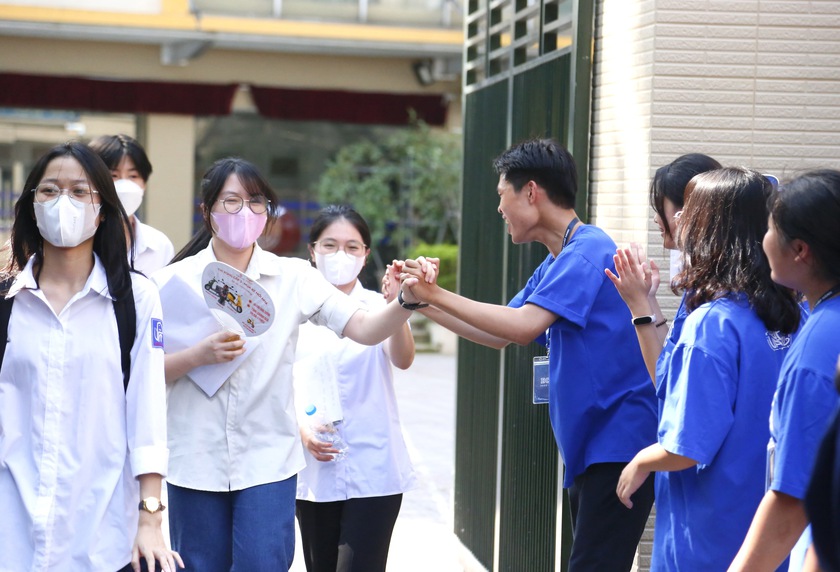 Ngày 15/5, Hà Nội công bố tỉ lệ chọi vào lớp 10 của từng trường- Ảnh 1.