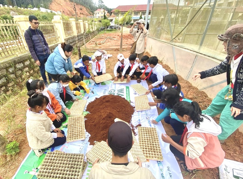 Lâm Đồng: Mô hình Vườn cộng đồng trong trường học tiếp sức học sinh dân tộc thiểu số- Ảnh 1.