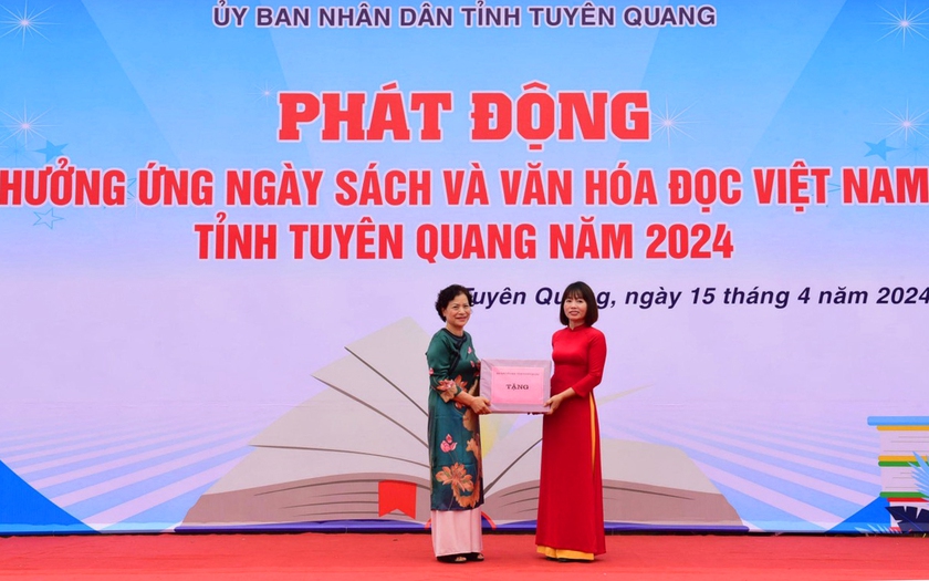 Tuyên Quang phát động hưởng ứng Ngày sách và Văn hóa đọc Việt Nam năm 2024- Ảnh 1.