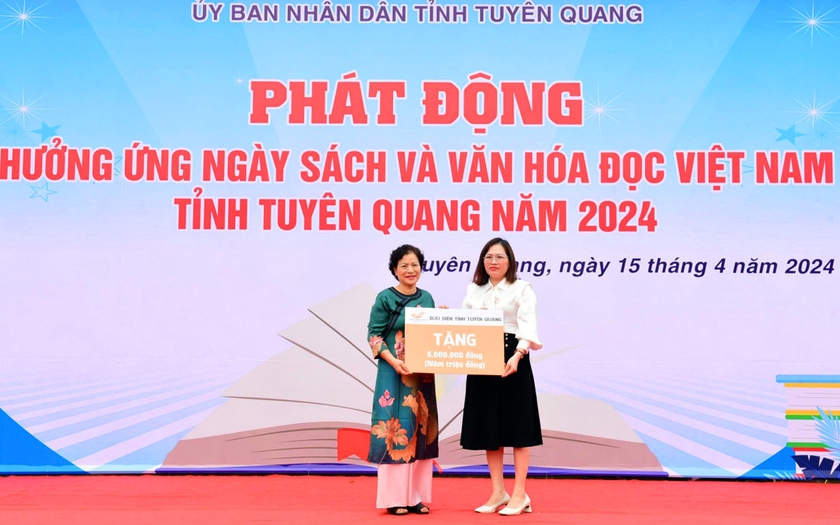 Tuyên Quang phát động hưởng ứng Ngày sách và Văn hóa đọc Việt Nam năm 2024- Ảnh 4.