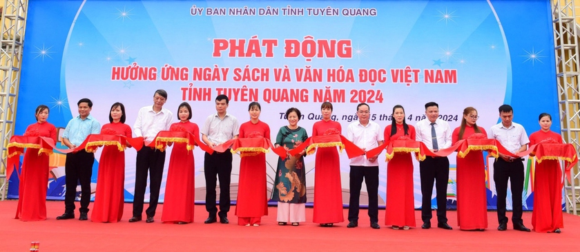 Tuyên Quang phát động hưởng ứng Ngày sách và Văn hóa đọc Việt Nam năm 2024- Ảnh 2.