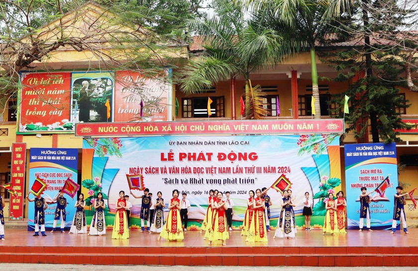 Lào Cai phát động Ngày sách và Văn hóa đọc năm 2024- Ảnh 1.