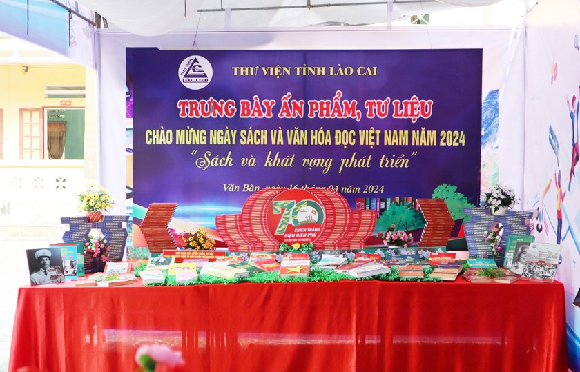 Lào Cai phát động Ngày sách và Văn hóa đọc năm 2024- Ảnh 7.