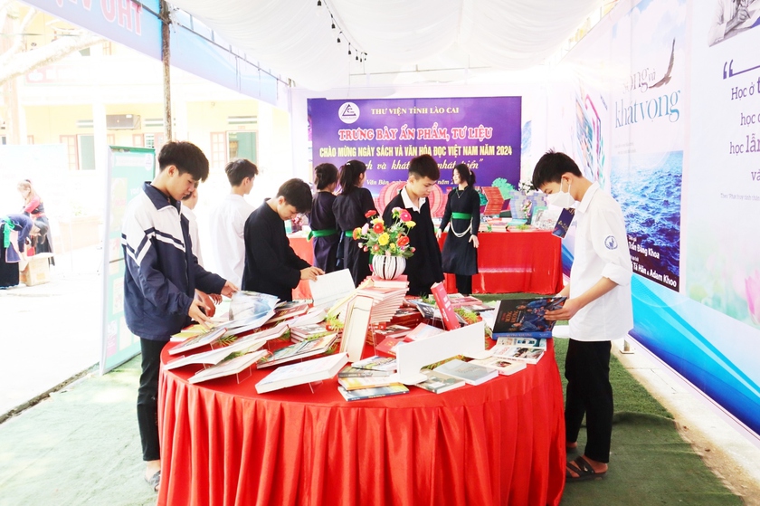 Lào Cai phát động Ngày sách và Văn hóa đọc năm 2024- Ảnh 4.