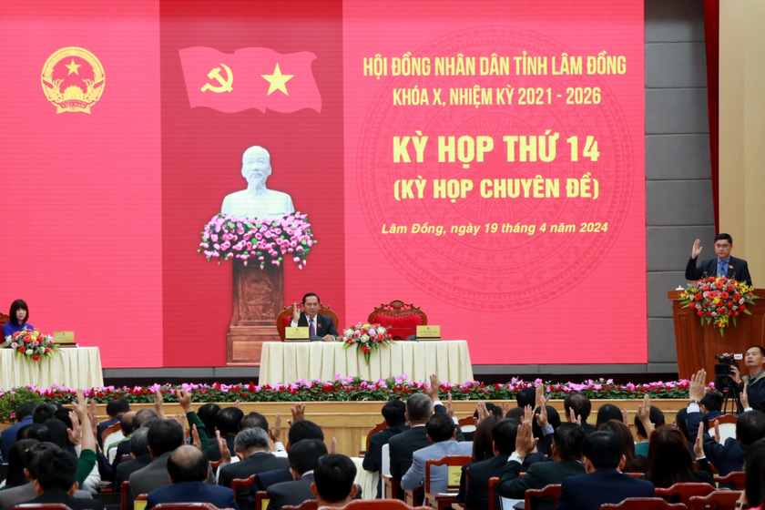 Hội đồng nhân dân tỉnh Lâm Đồng khóa X, nhiệm kỳ 2021-2026 tổ chức kỳ họp thứ XIV, xem xét, quyết định bãi nhiệm chức danh đối với ông Trần Văn Hiệp và ông Trần Đức Quận.
