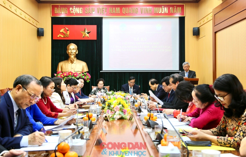 Hội Khuyến học Việt Nam và Hội Người cao tuổi Việt Nam ký kết chương trình phối hợp về hoạt động khuyến học, khuyến tài- Ảnh 2.