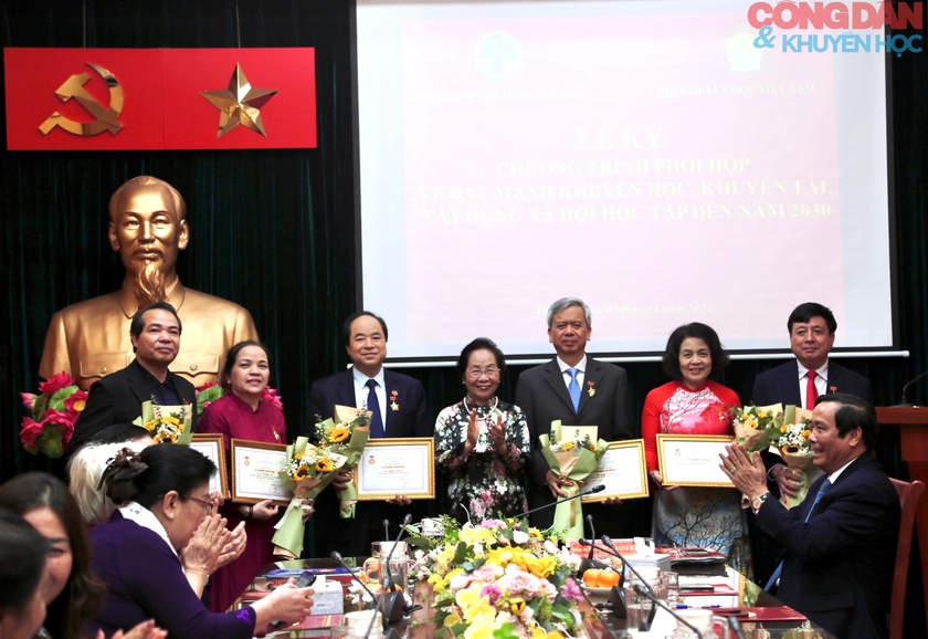 Hội Khuyến học Việt Nam và Hội Người cao tuổi Việt Nam ký kết chương trình phối hợp về hoạt động khuyến học, khuyến tài- Ảnh 5.