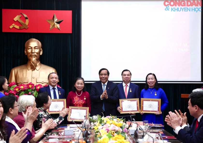 Hội Khuyến học Việt Nam và Hội Người cao tuổi Việt Nam ký kết chương trình phối hợp về hoạt động khuyến học, khuyến tài- Ảnh 6.