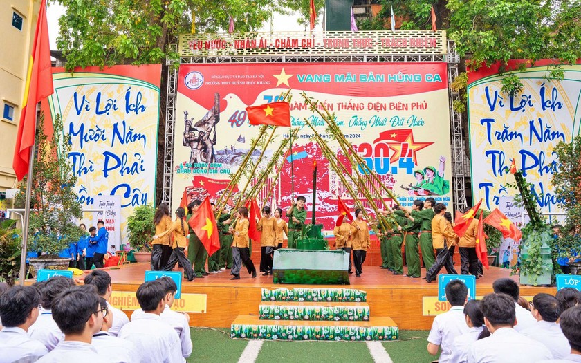 Vang mãi bản hùng ca - chương trình nghệ thuật ấn tượng của Trường Huỳnh Thúc Kháng, Hà Nội- Ảnh 5.