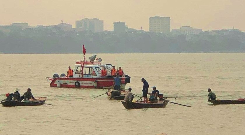 2 học sinh đuối nước khi bơi trên sông Hồng, Hà Nội ra khuyến cáo khẩn cấp- Ảnh 1.